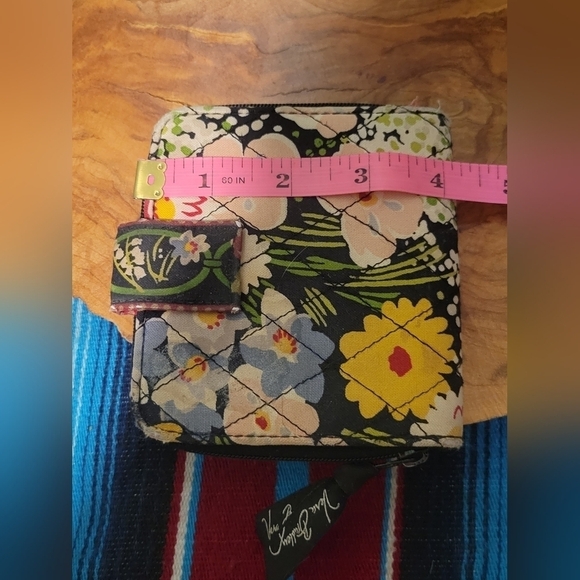 Vintage Vera Bradley Floral Zip And Snap Wallet Size Is Approx 4.5"W× 4" H - Picture 10 of 12